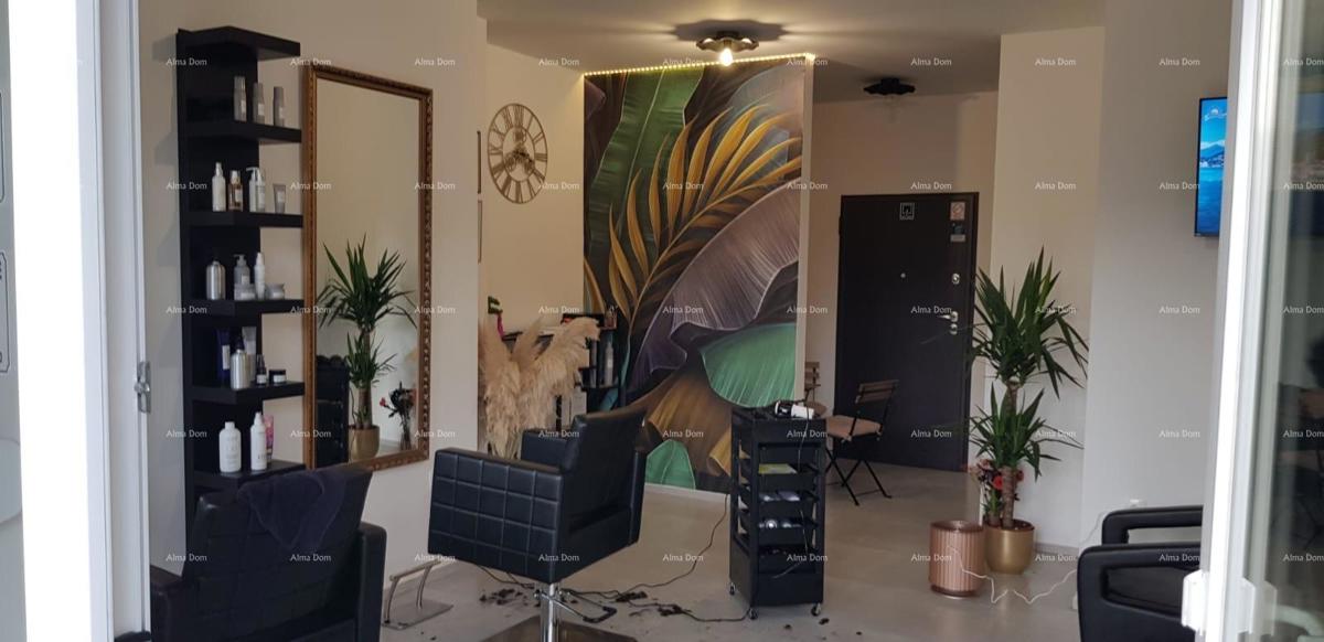 Vendita di un locale commerciale con posto auto coperto, Pula!