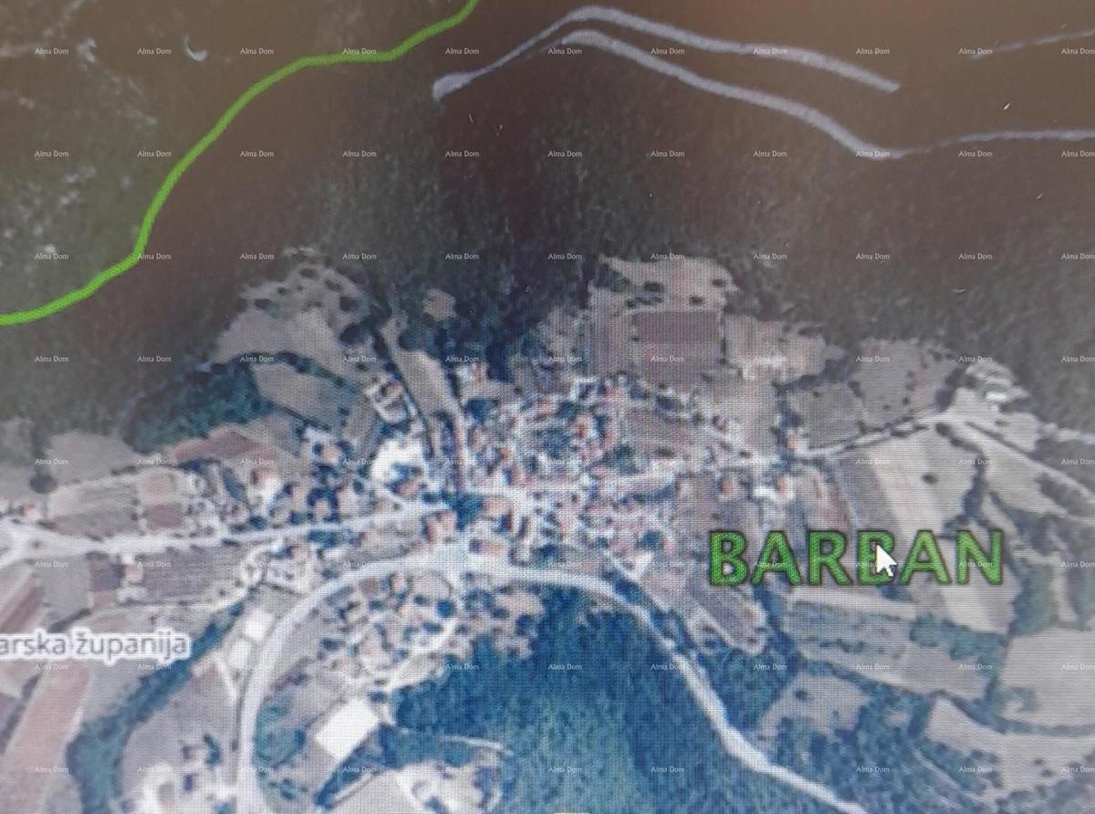 Terreno edificabile con progetto di villa con piscina, Rebići.