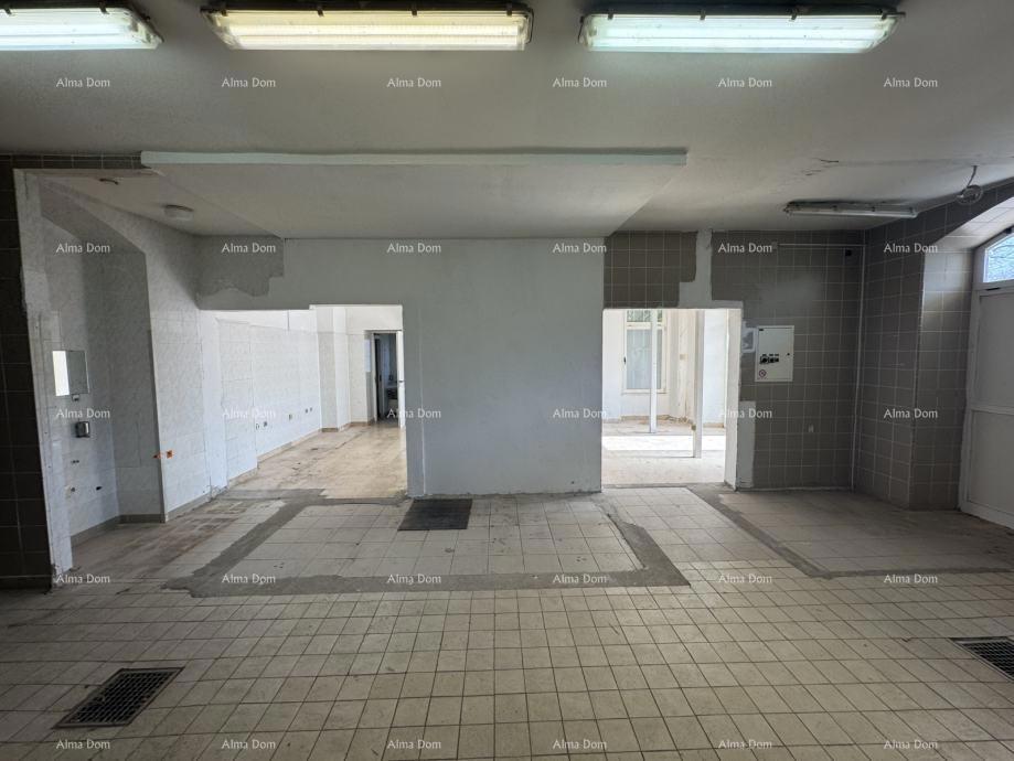 Spazio di magazzino con uffici e cortile – Pola