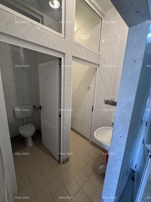 Spazio di magazzino con uffici e cortile – Pola