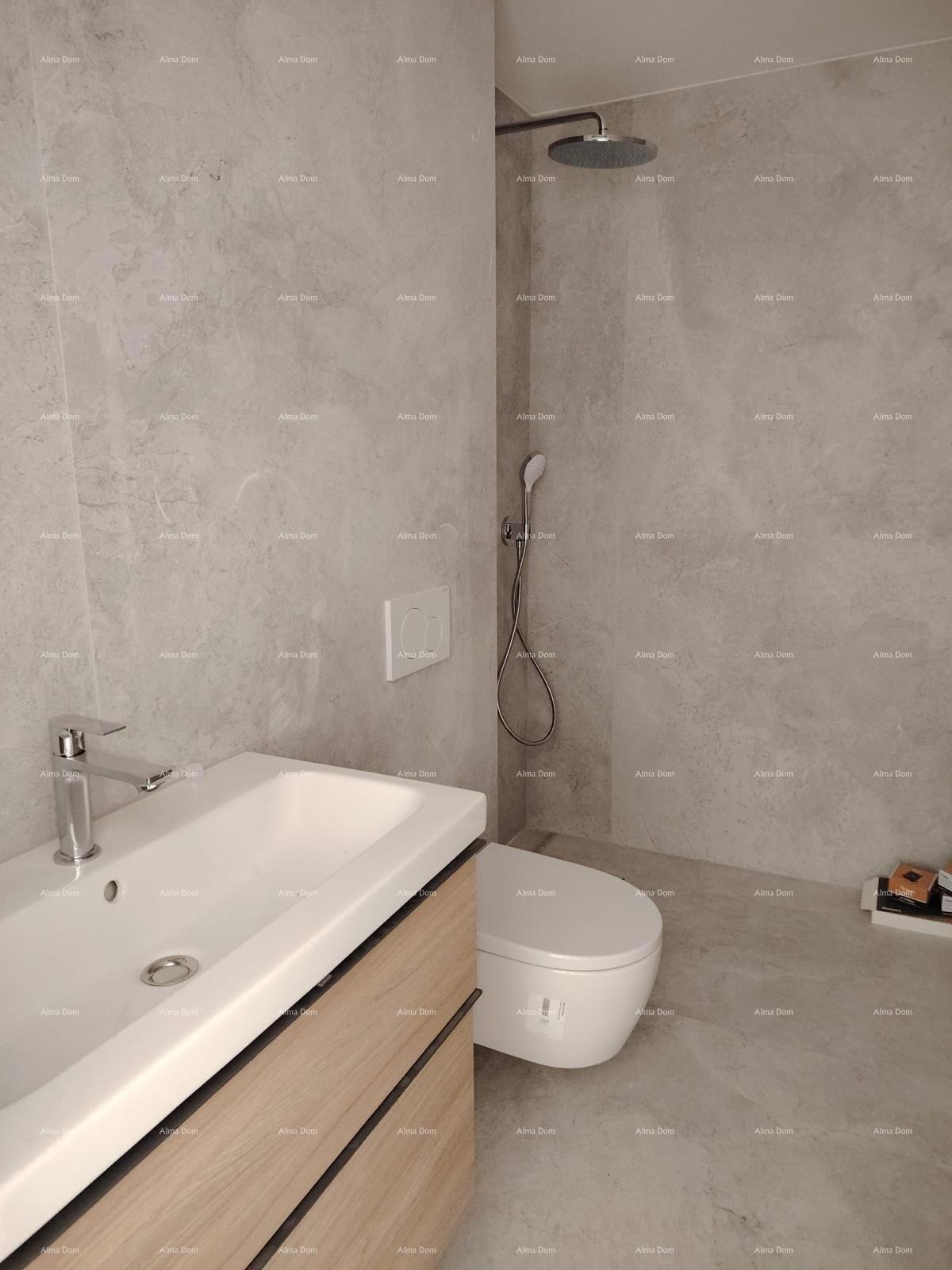 Appartamenti in vendita in un edificio residenziale e commerciale con vista mare, centro di Umago! / S9