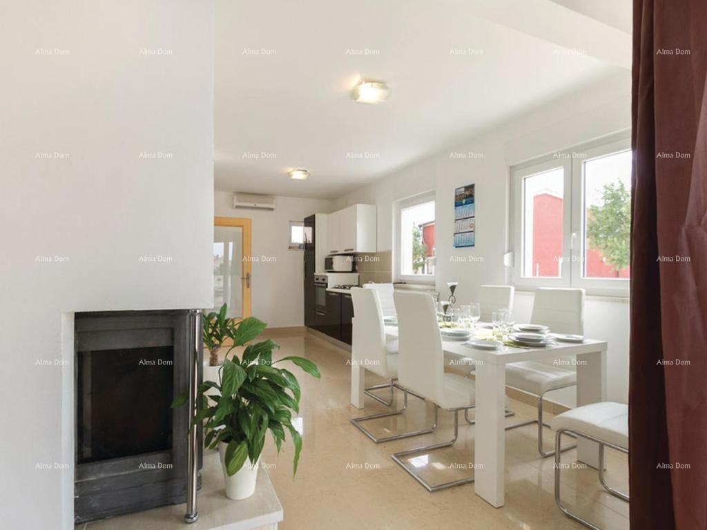 La casa con piscina, VALBANDON