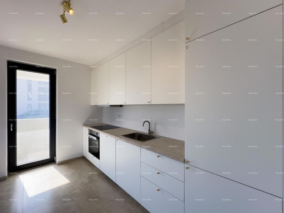 Mukalba. Medolino. Appartamento in un nuovo edificio con la propria piscina