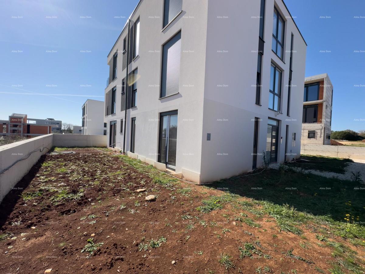 Mukalba. Medolino. Appartamento in un nuovo edificio con la propria piscina