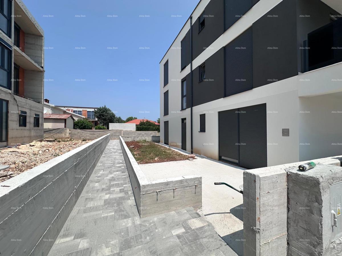 Mukalba. Medolino. Appartamento in un nuovo edificio con la propria piscina