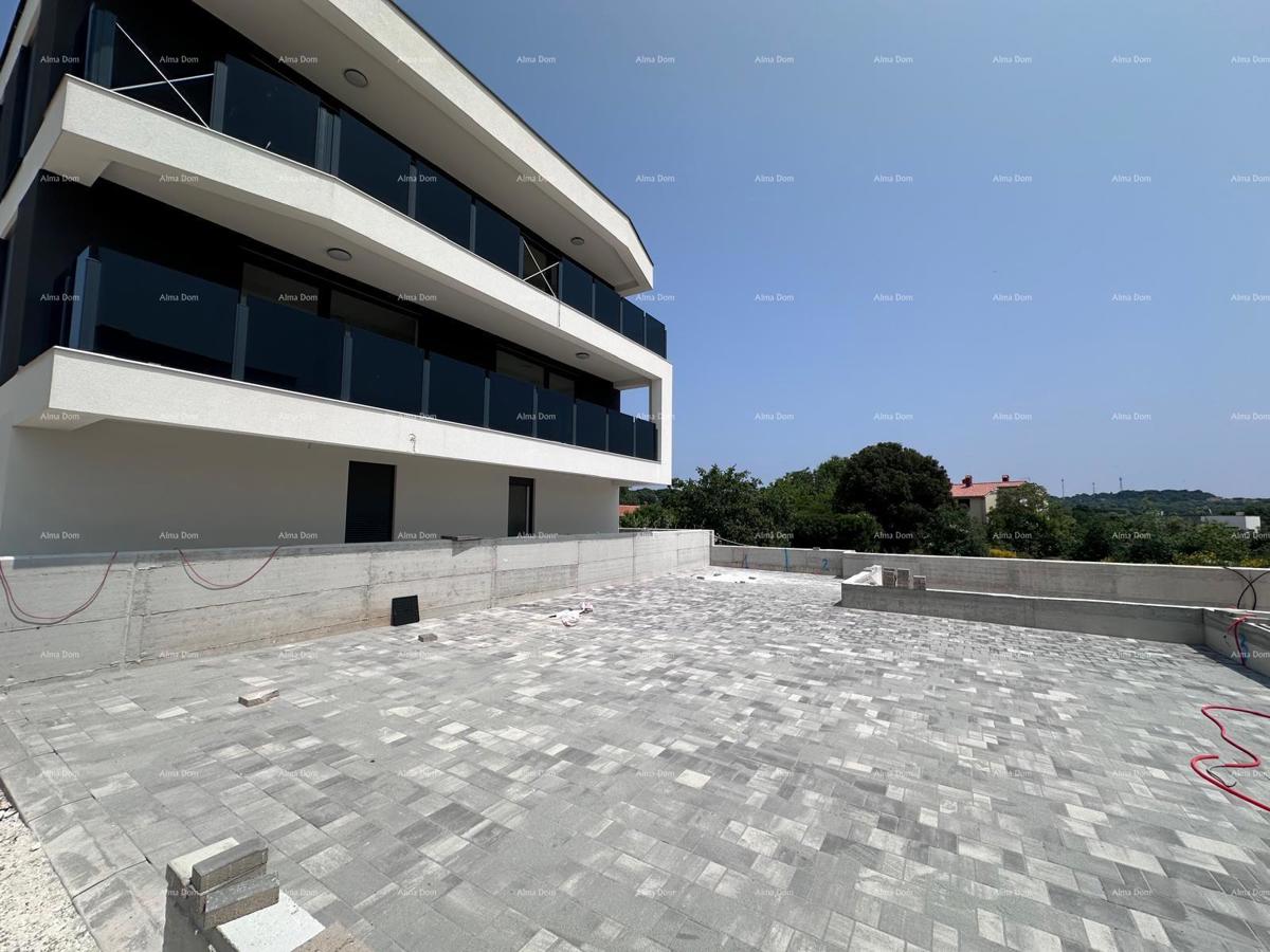 Mukalba. Medolino. Appartamento in un nuovo edificio con la propria piscina