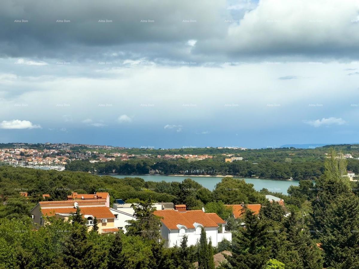 Vendiamo un appartamento con una bellissima vista sul mare! Premantura!