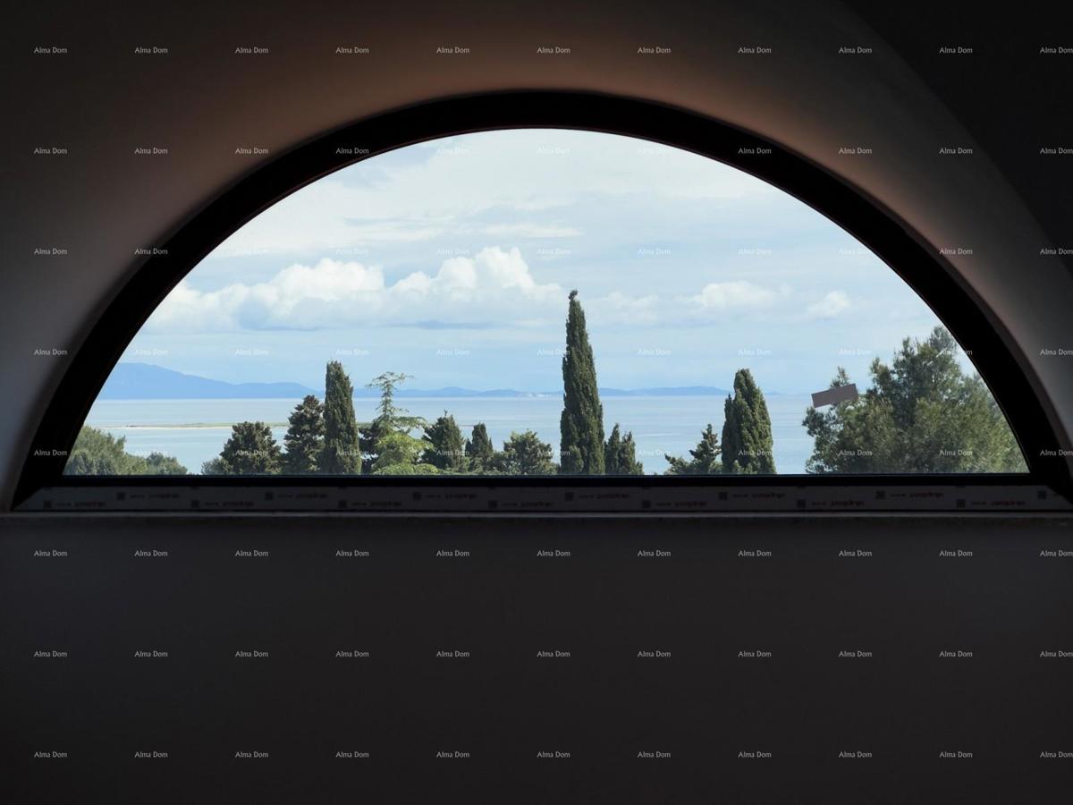 Vendiamo un appartamento con una bellissima vista sul mare! Premantura!