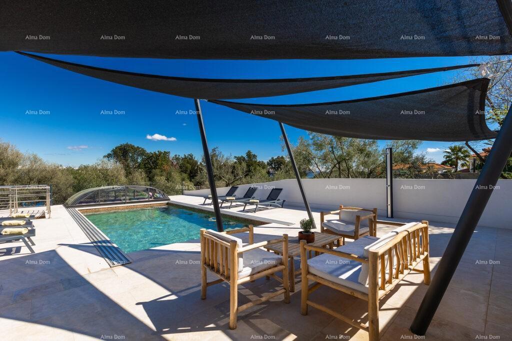 Raša, moderna villa con piscina riscaldata e vista mare