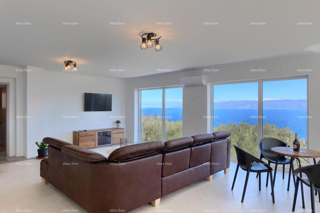 Raša, moderna villa con piscina riscaldata e vista mare