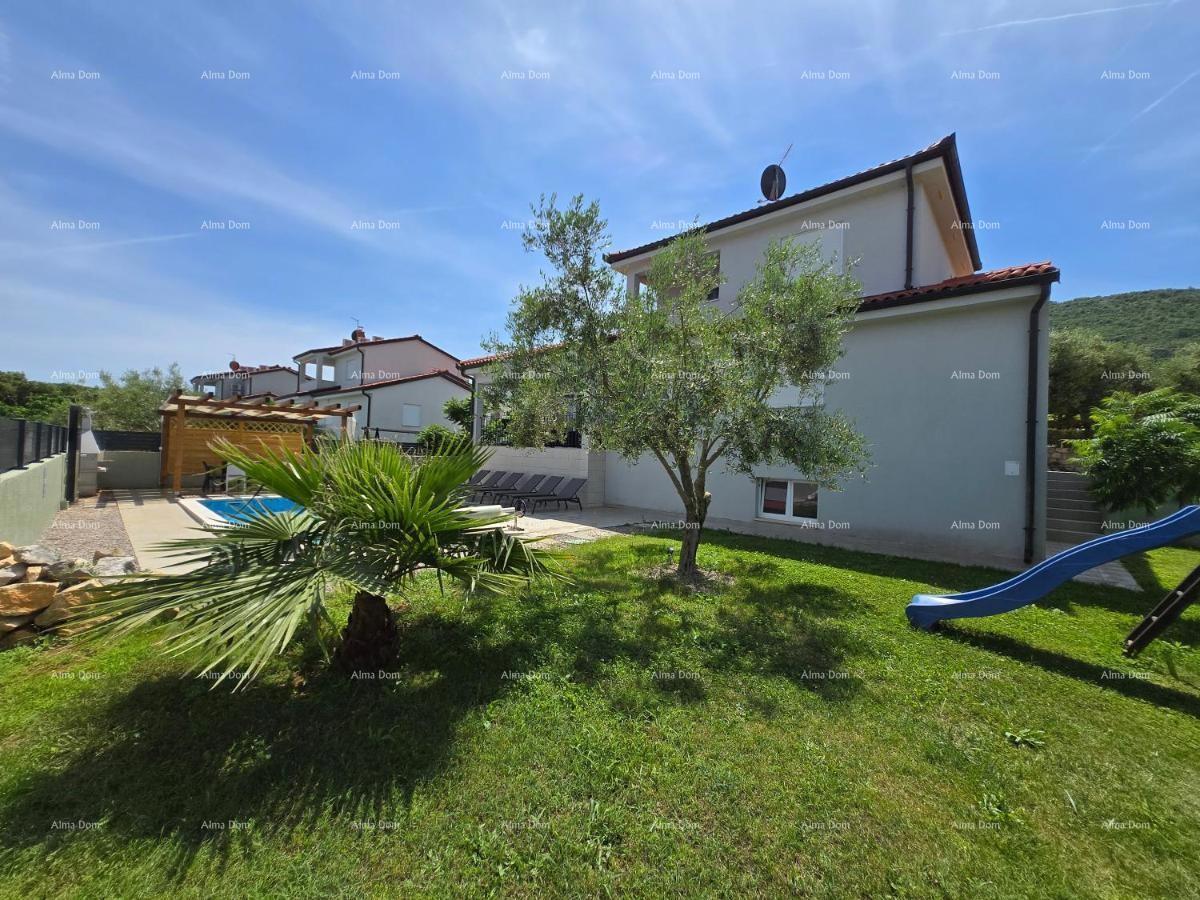 Raša – Villa con piscina privata e giardino