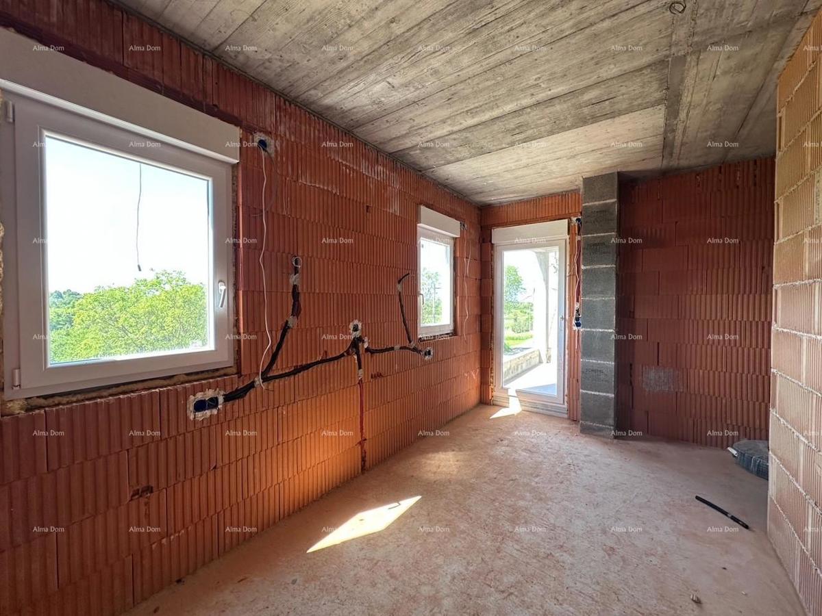 Umag. Vendiamo una casa bifamiliare in fase di Roh Bau.