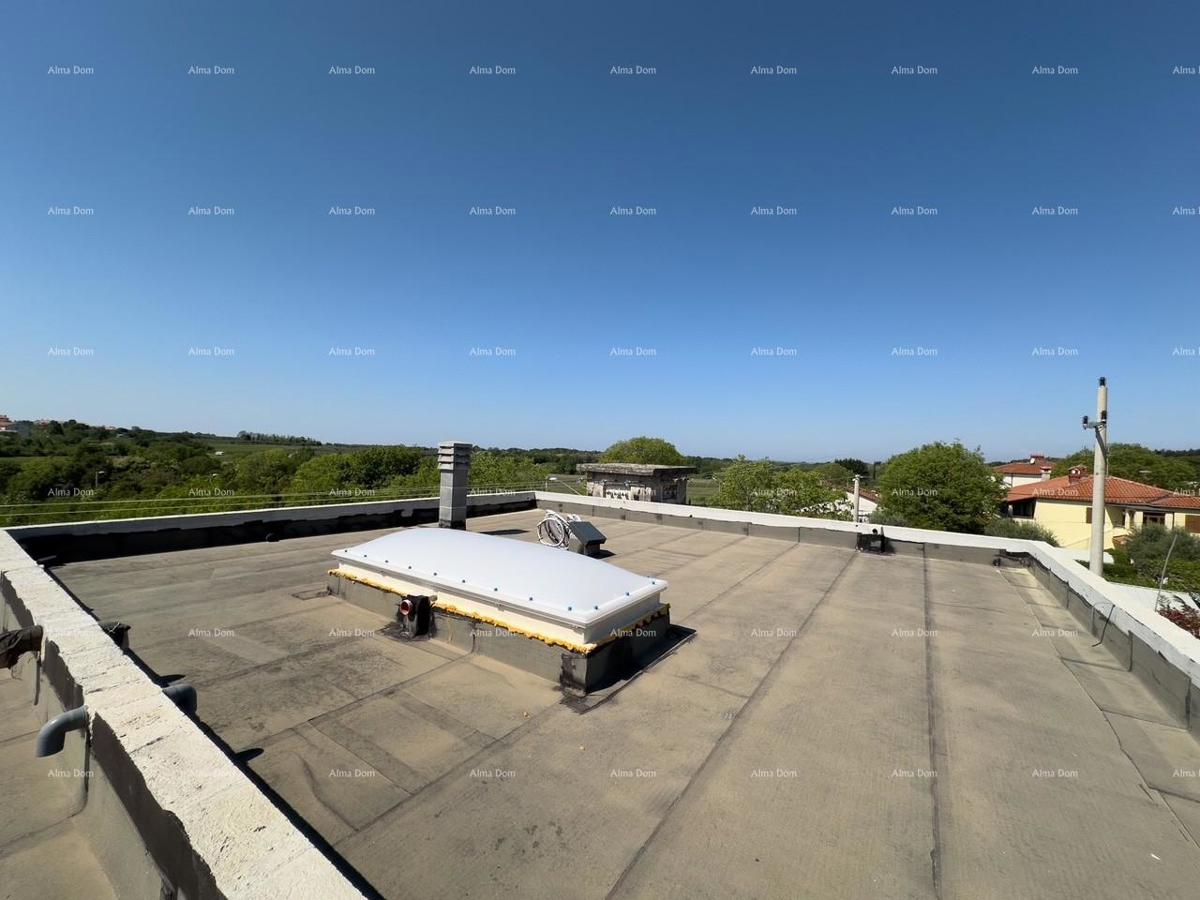 Umag. Vendiamo una casa bifamiliare in fase di Roh Bau.