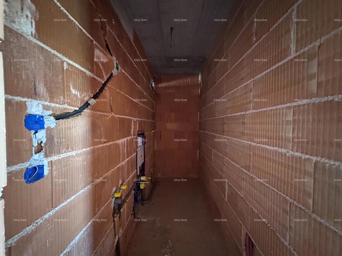 Umag. Vendiamo una casa bifamiliare in fase di Roh Bau.