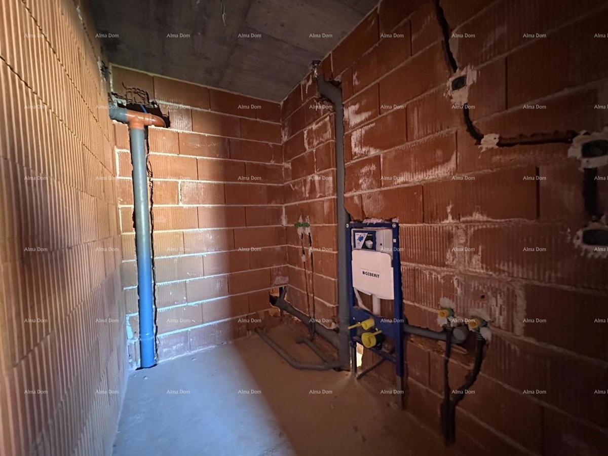 Umag. Vendiamo una casa bifamiliare in fase di Roh Bau.