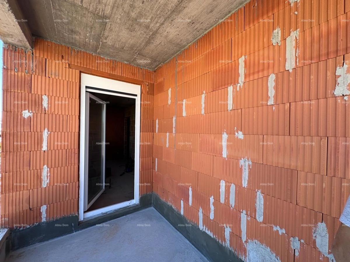 Umag. Vendiamo una casa bifamiliare in fase di Roh Bau.