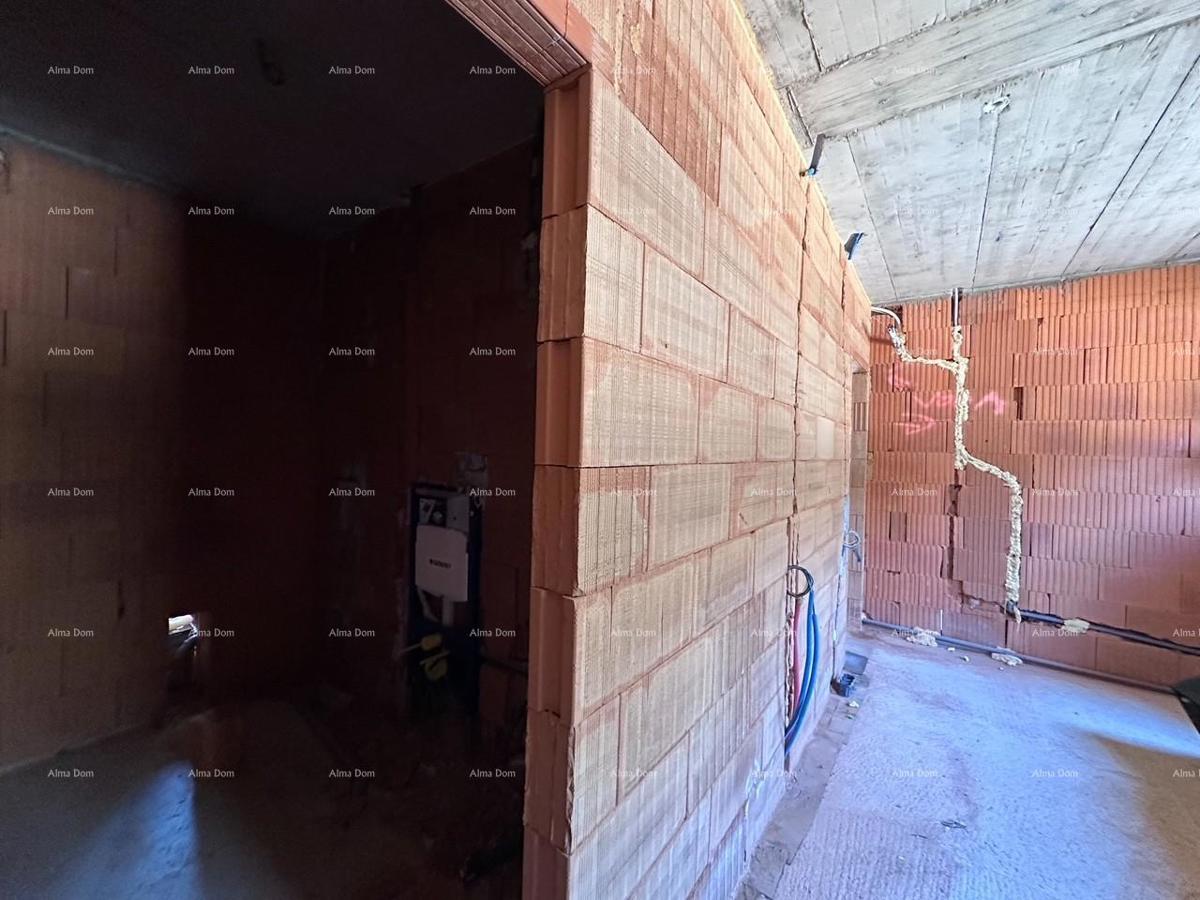 Umag. Vendiamo una casa bifamiliare in fase di Roh Bau.