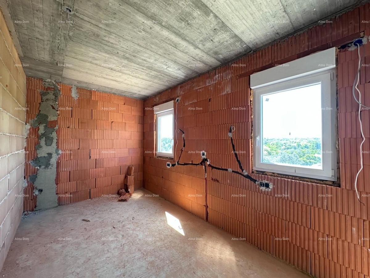 Umag. Vendiamo una casa bifamiliare in fase di Roh Bau.