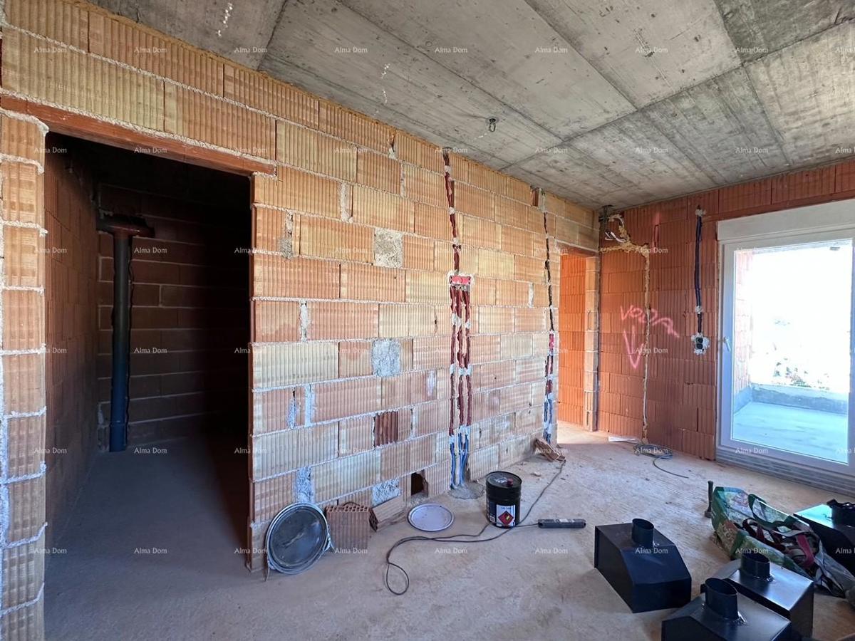 Umag. Vendiamo una casa bifamiliare in fase di Roh Bau.