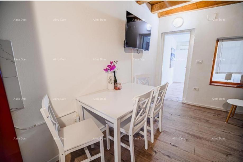 Vendita di un appartamento arredato e ristrutturato - prima fila sul mare! Umago