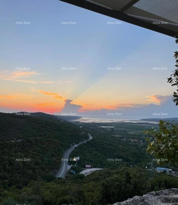 KAŠTEL – Terreno edificabile di 1.500 m² con vista panoramica