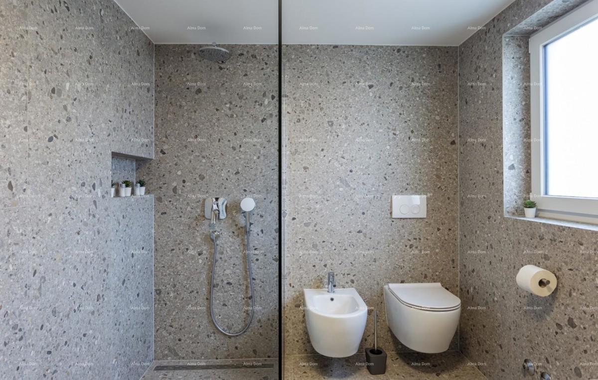 Casa moderna a Medulin, 800 m dal centro e 150 m dal mare – ideale per famiglie o come investimento!