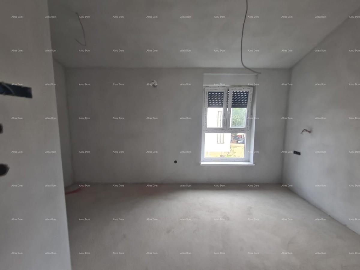 In vendita appartamento su due piani con giardino a Ližnjan