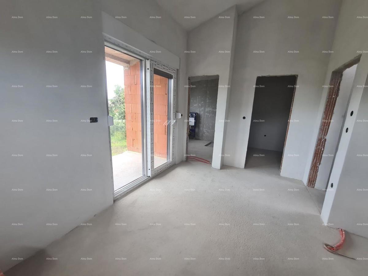 In vendita appartamento su due piani con giardino a Ližnjan