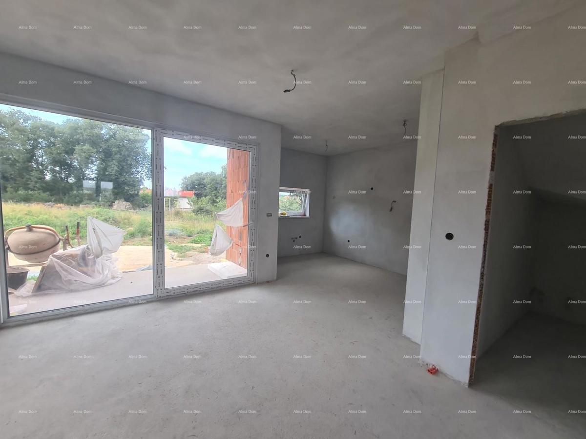 In vendita appartamento su due piani con giardino a Ližnjan