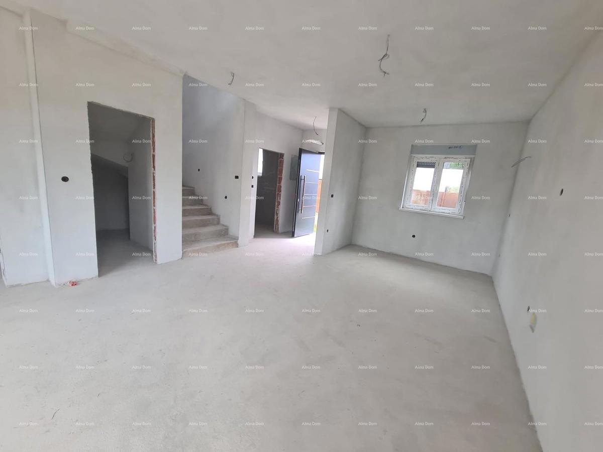 In vendita appartamento su due piani con giardino a Ližnjan