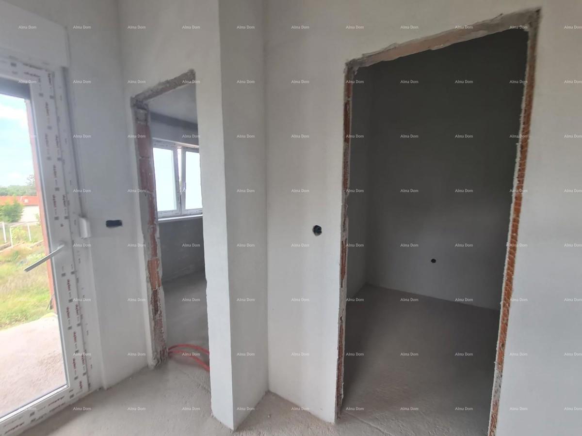 In vendita appartamento su due piani con giardino a Ližnjan