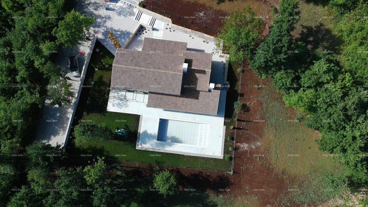 Vendita - ampia casa con piscina in costruzione, vicinanza a Pazin!