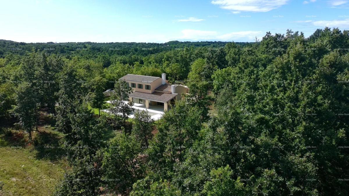 Vendita - ampia casa con piscina in costruzione, vicinanza a Pazin!