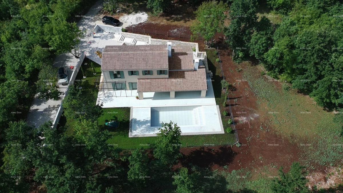 Vendita - ampia casa con piscina in costruzione, vicinanza a Pazin!