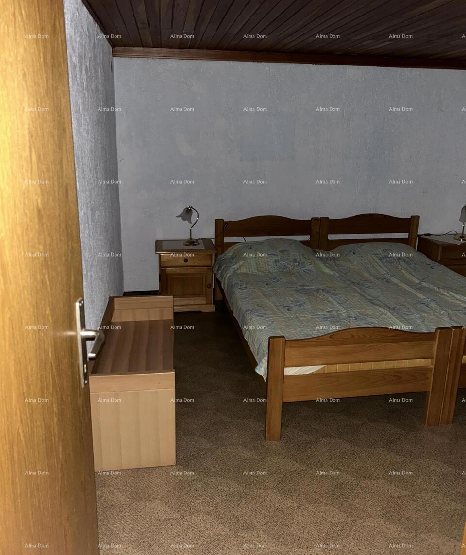 In vendita vecchia casa duplex in pietra con vista mare