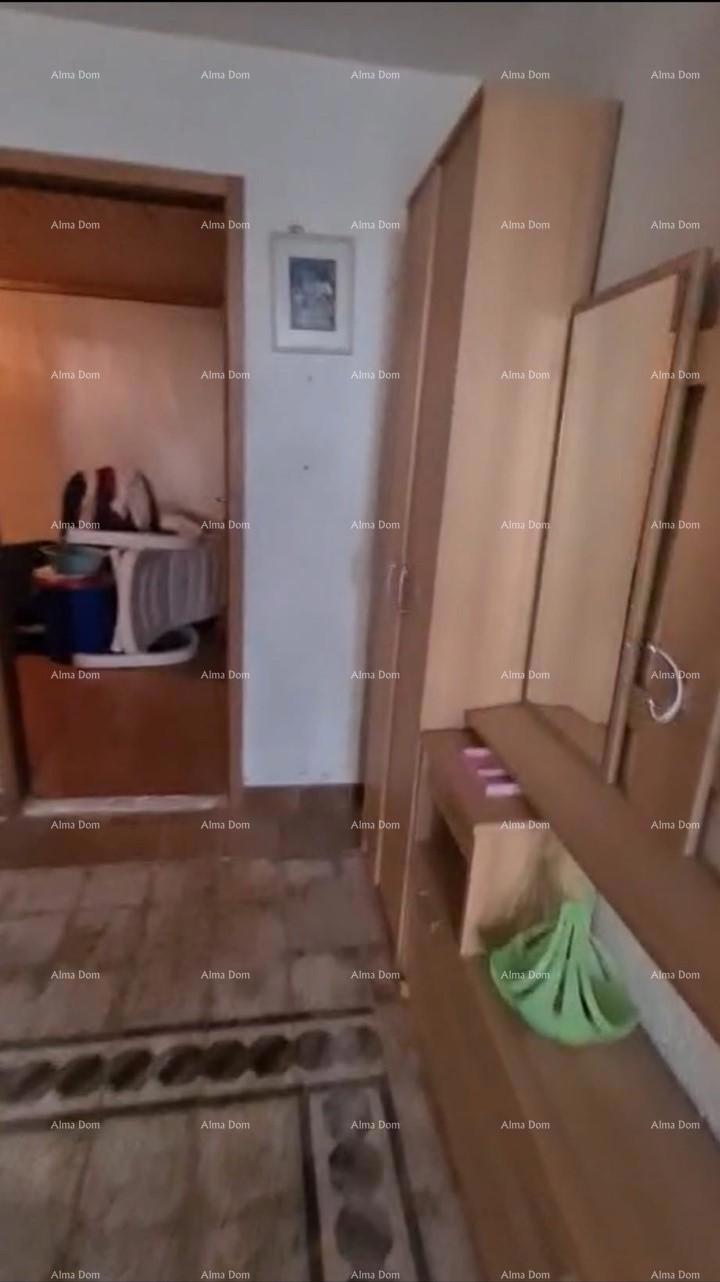 In vendita vecchia casa duplex in pietra con vista mare