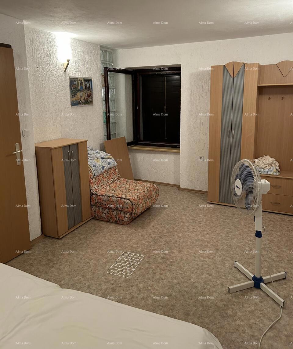 In vendita vecchia casa duplex in pietra con vista mare