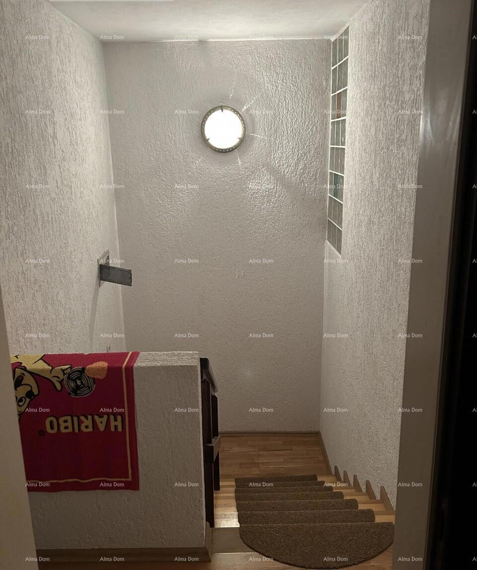 In vendita vecchia casa duplex in pietra con vista mare