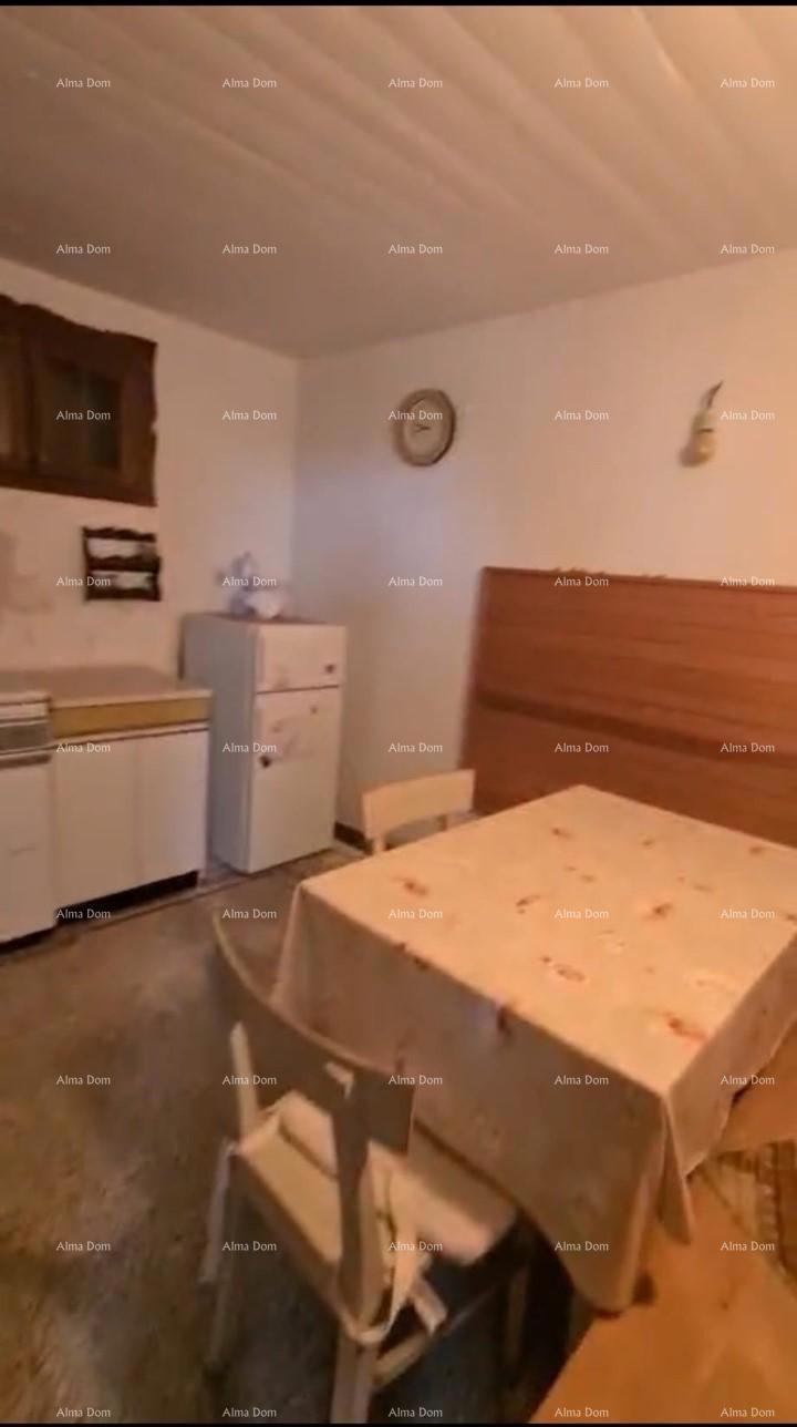 In vendita vecchia casa duplex in pietra con vista mare