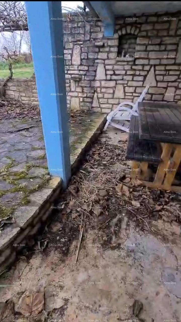 In vendita vecchia casa duplex in pietra con vista mare