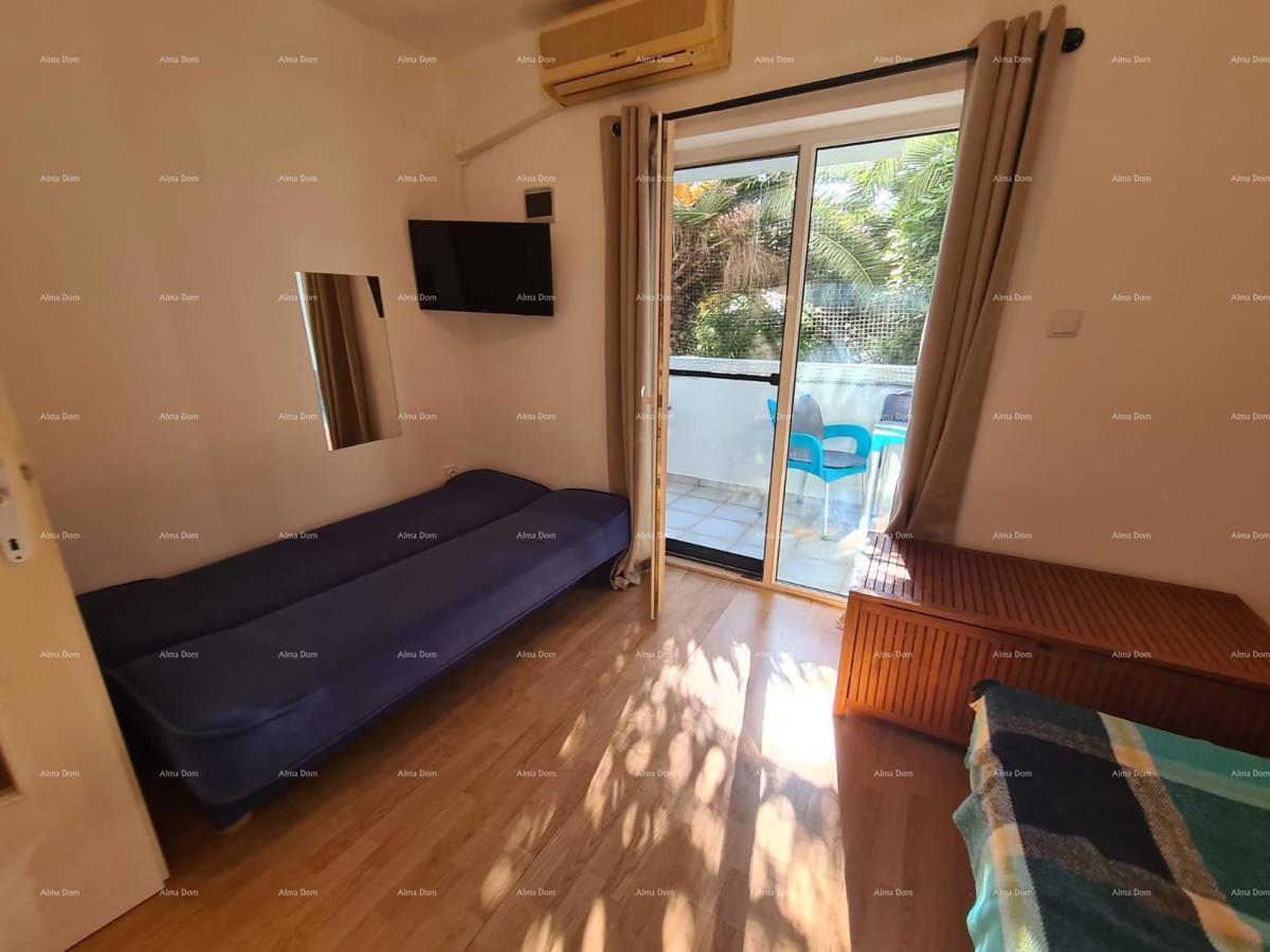 Appartamento al piano terra con loggia e piscina. Medulin.