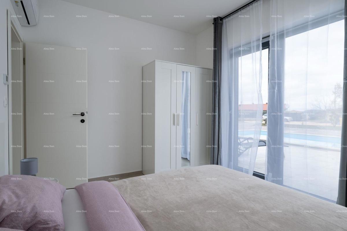 Vendita di una casa di nuova costruzione, arredata modernamente, con piscina, a Rakalj!