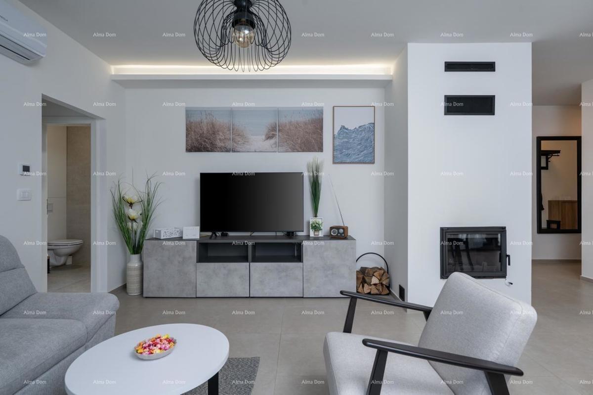 Vendita di una casa di nuova costruzione, arredata modernamente, con piscina, a Rakalj!