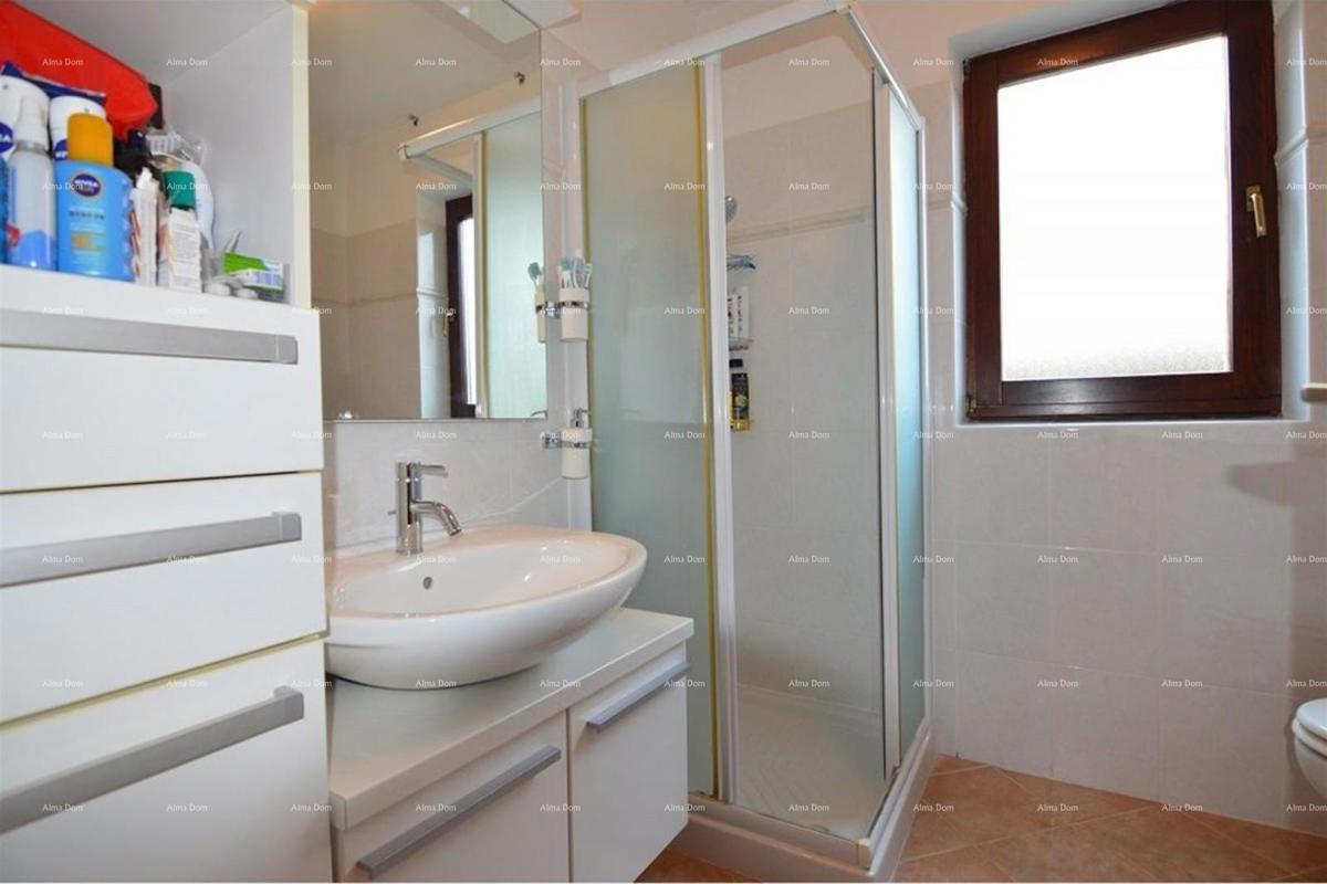 Prostrano stan s dvorištem, Tar