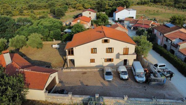 Casa 420m2 con tre appartamenti in vendita, Umago