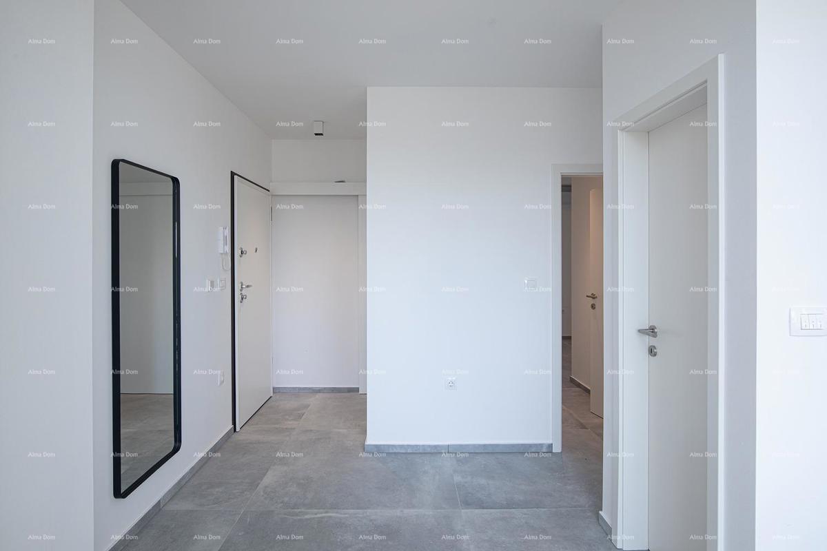 Vendiamo un attico con vista mare a Fasana