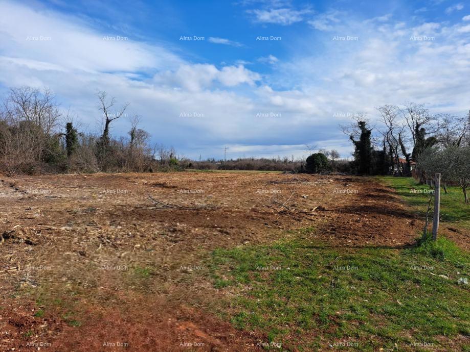 Terreno edificabile attraente per la costruzione di un edificio residenziale, Umago – 500 m dal mare!