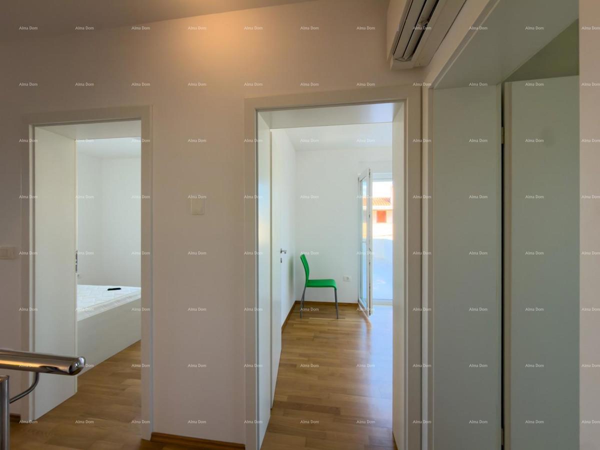 In vendita una casa attraente a Premantura con vista mare.