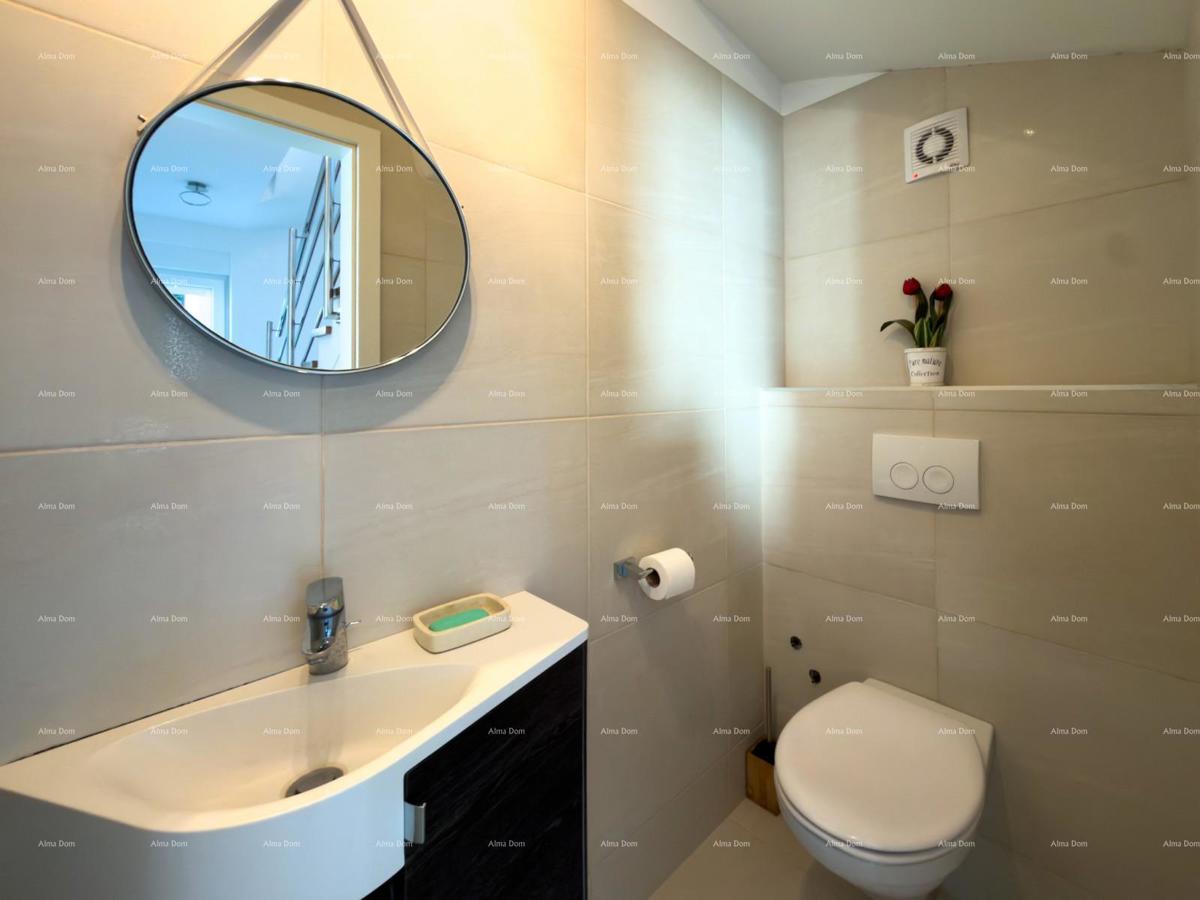 In vendita una casa attraente a Premantura con vista mare.