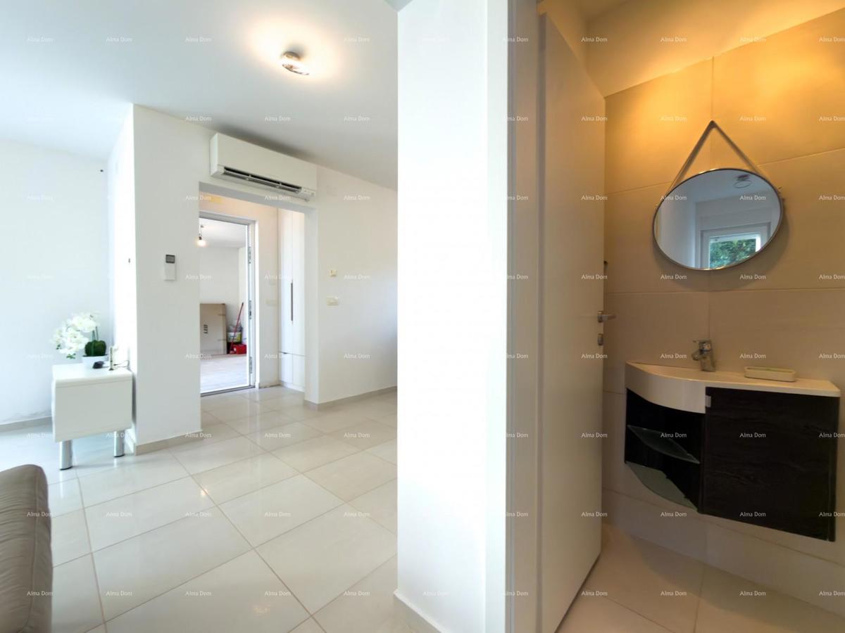 In vendita una casa attraente a Premantura con vista mare.